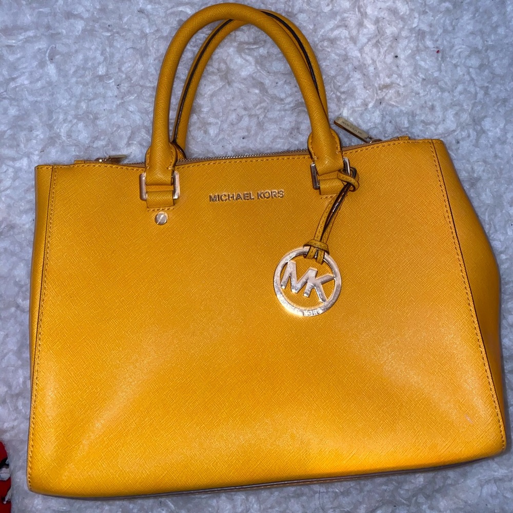 Mustard yellow MK bag 💛